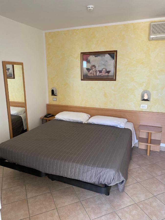 Hotel Palos Rimini Bagian luar foto