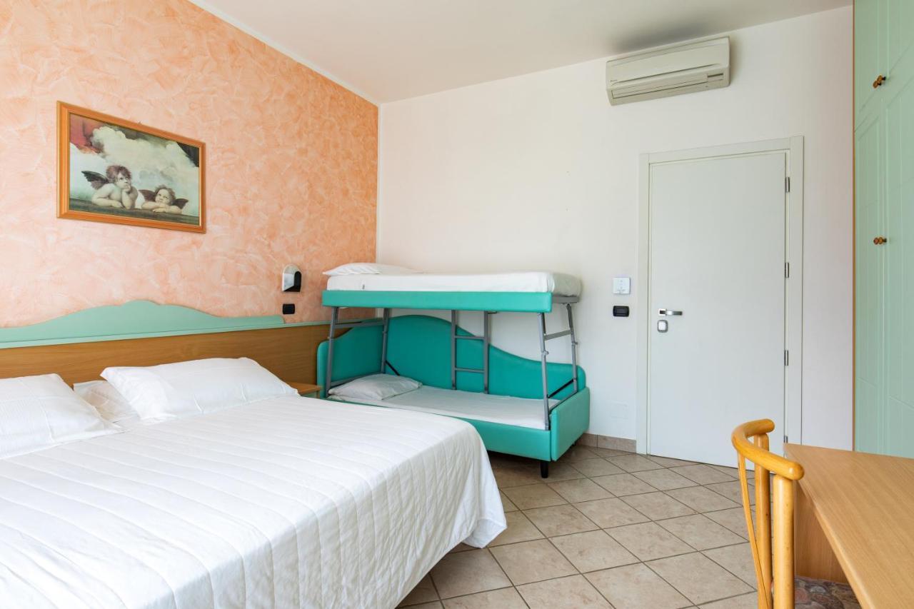 Hotel Palos Rimini Bagian luar foto