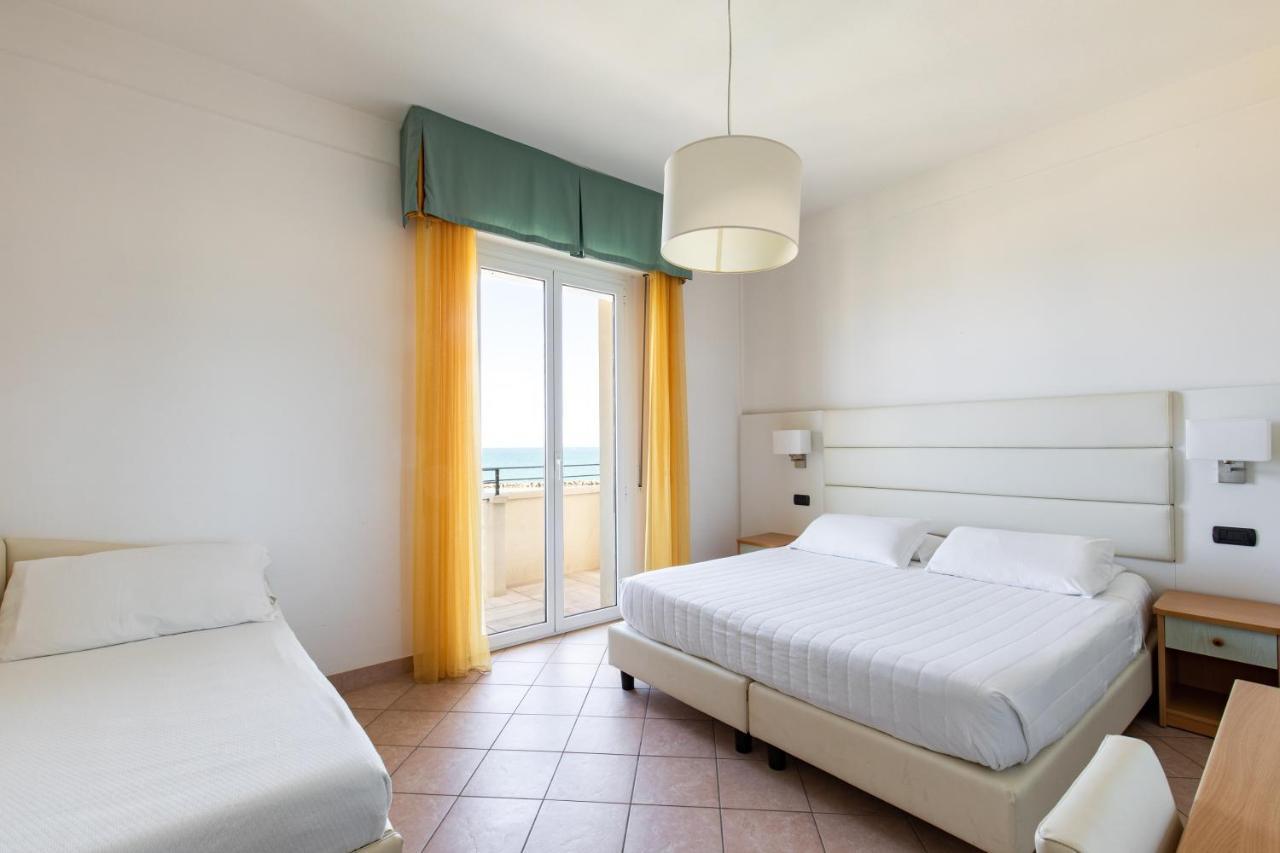 Hotel Palos Rimini Bagian luar foto