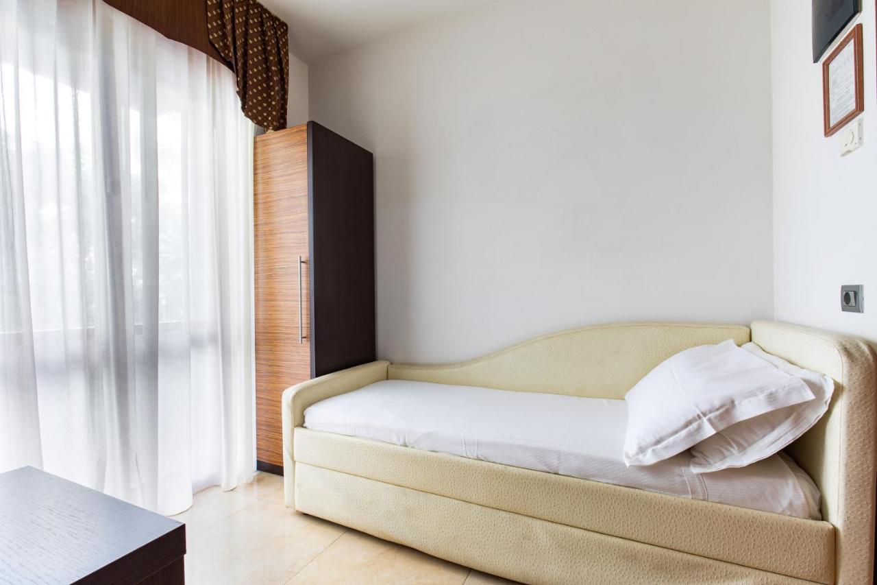 Hotel Palos Rimini Bagian luar foto