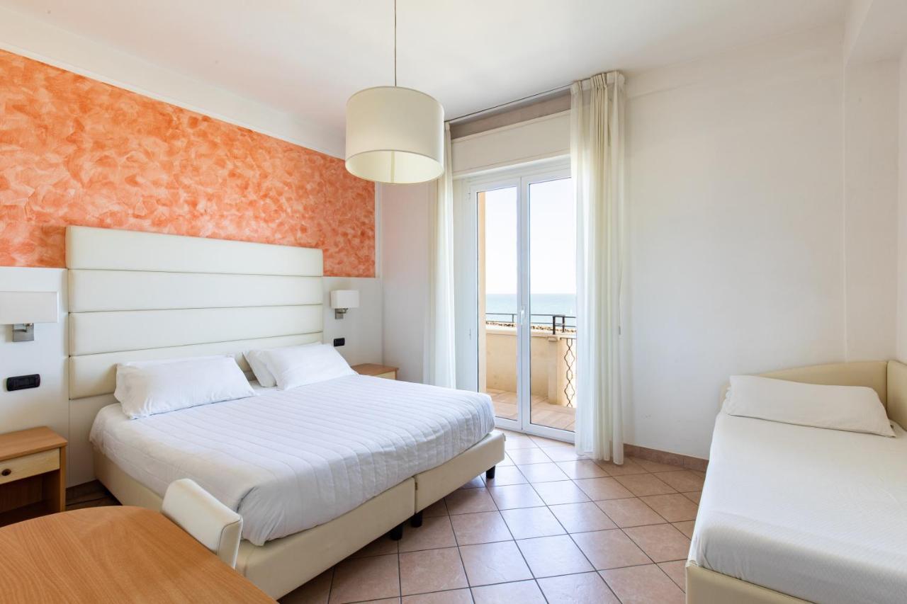 Hotel Palos Rimini Bagian luar foto