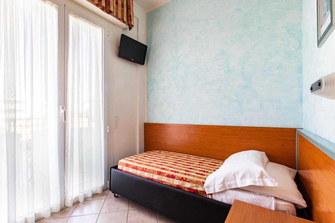 Hotel Palos Rimini Bagian luar foto