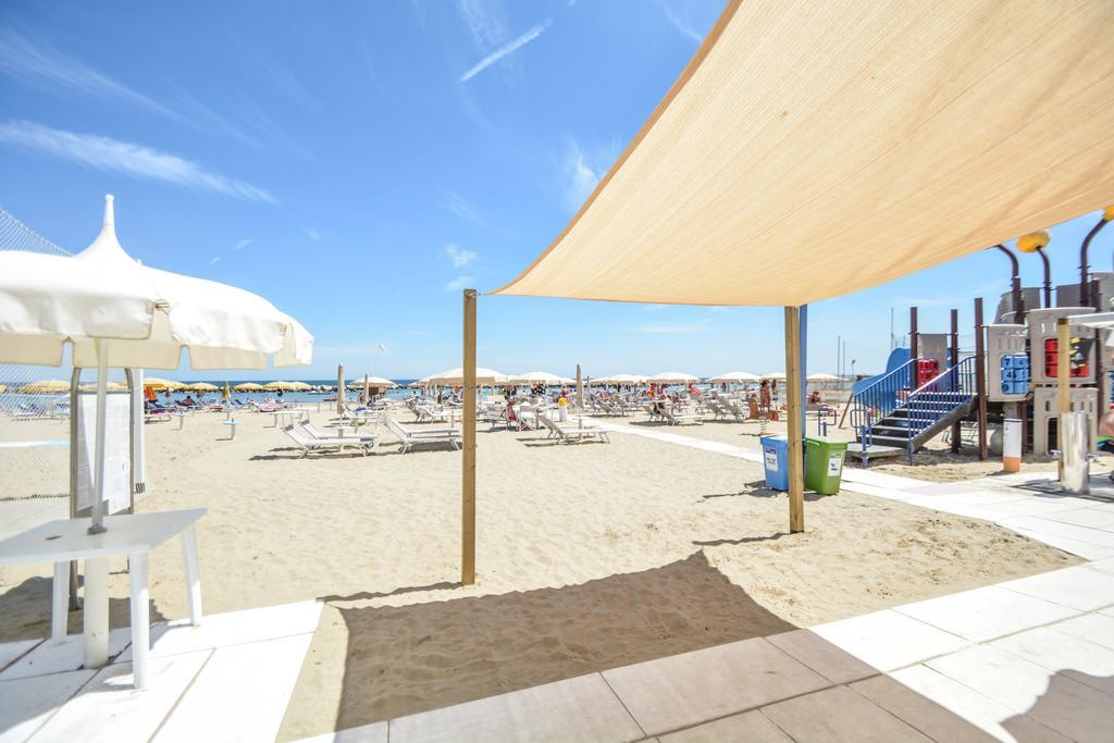 Hotel Palos Rimini Bagian luar foto
